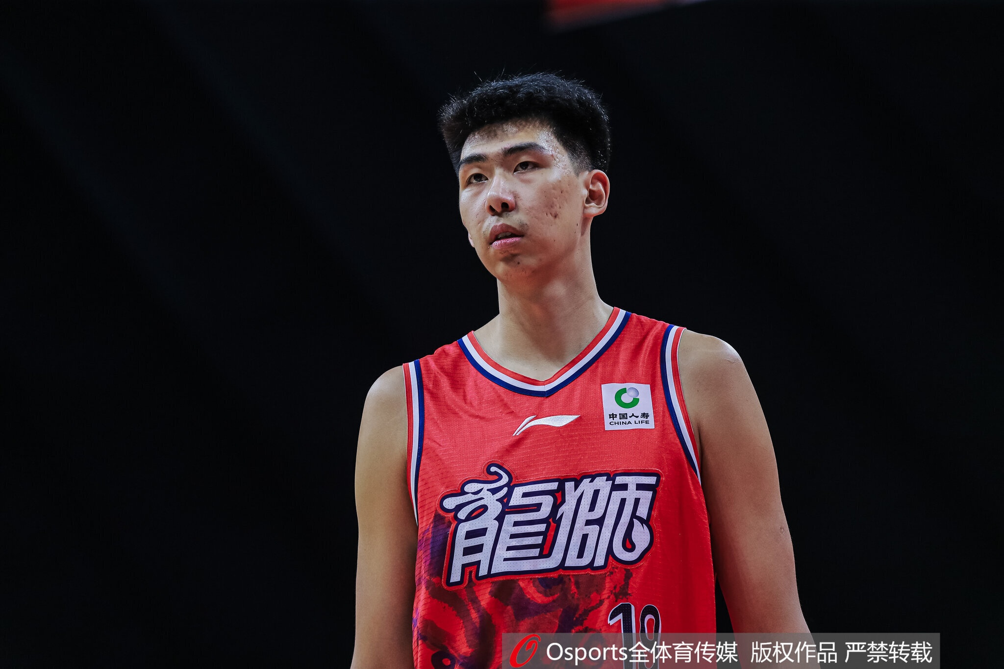 九游平台-媒体人：徐昕防守面积有限 进攻手段偏少 但确实打得越来越好了